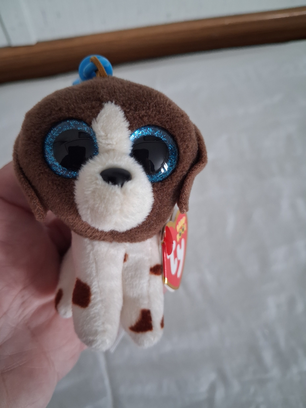 Ty Brown & White Puppy Beanie Boo Key Clip with Sparkly Blue Eyes